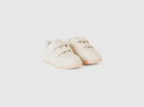 Low-top sneakers in imitation leather - Creamy White | Benetton